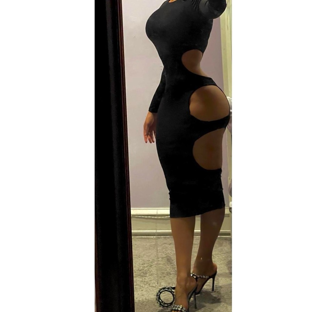 Fashion nova black midi cut out bodycon dress. Never worn Stretch material